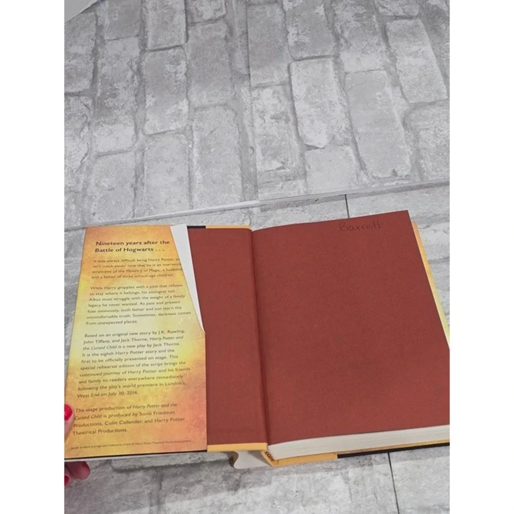 Harry Potter and the Cursed Child -‎ Parts One & Two: The Official Script Book